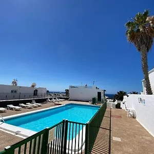Lola Puerto del Carmen (Lanzarote)